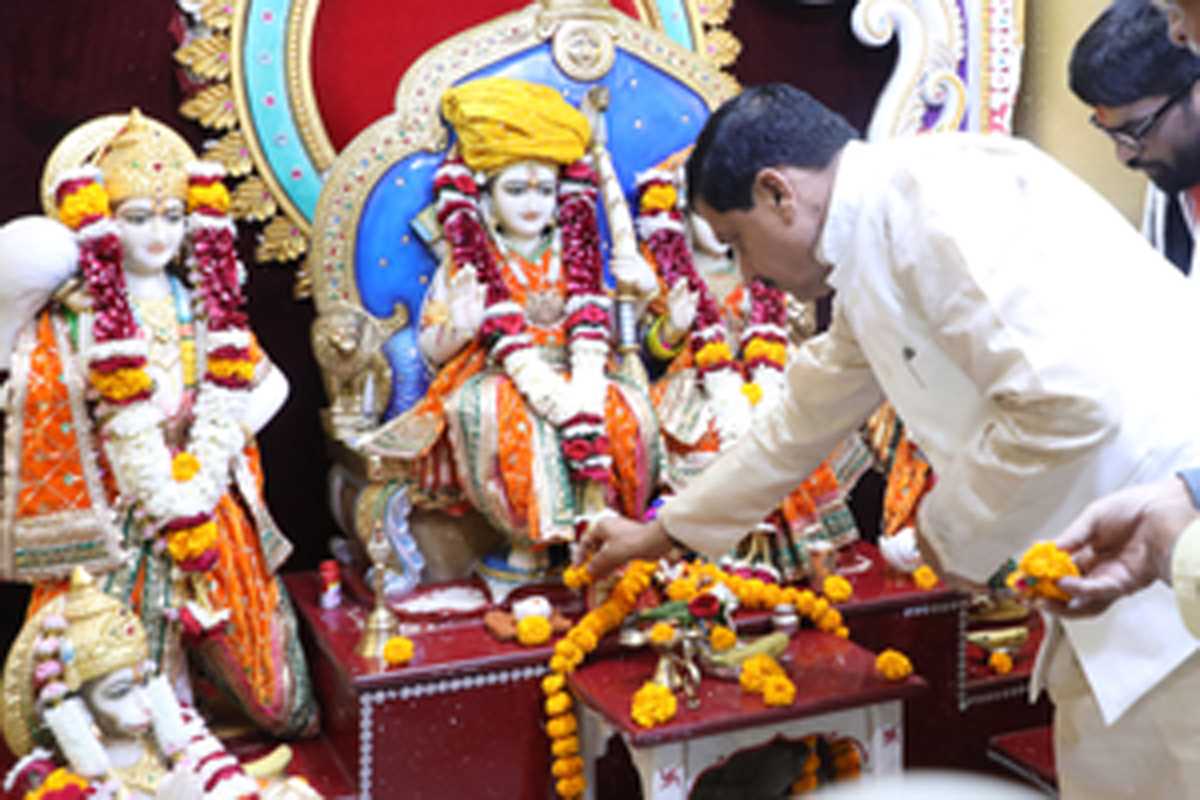 भोपाल से अयोध्या के लिए रवाना हुए उज्जैन के लड्डुओं के प्रसाद रथ